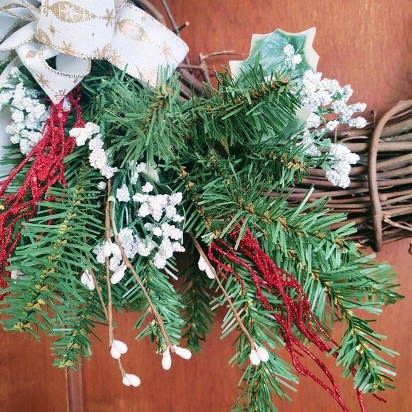 Hand Crafted Grapevine Christmas Wreath, Greenery, Ribbon and Ornaments 18" - Picture 4 of 8